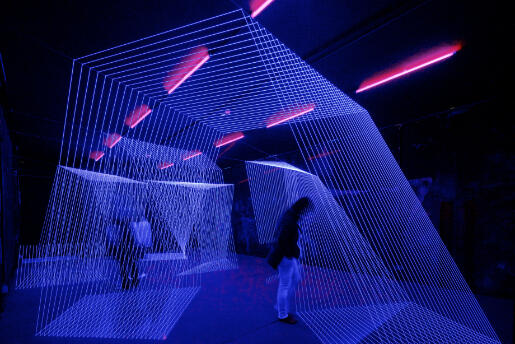 Lavinia-Moving-Space-DRAWING-IN-SPACE – HORIZON-Jeongmoon-Choi-